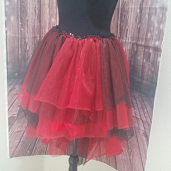 Fun high-low skirt - Picture 2 of 6